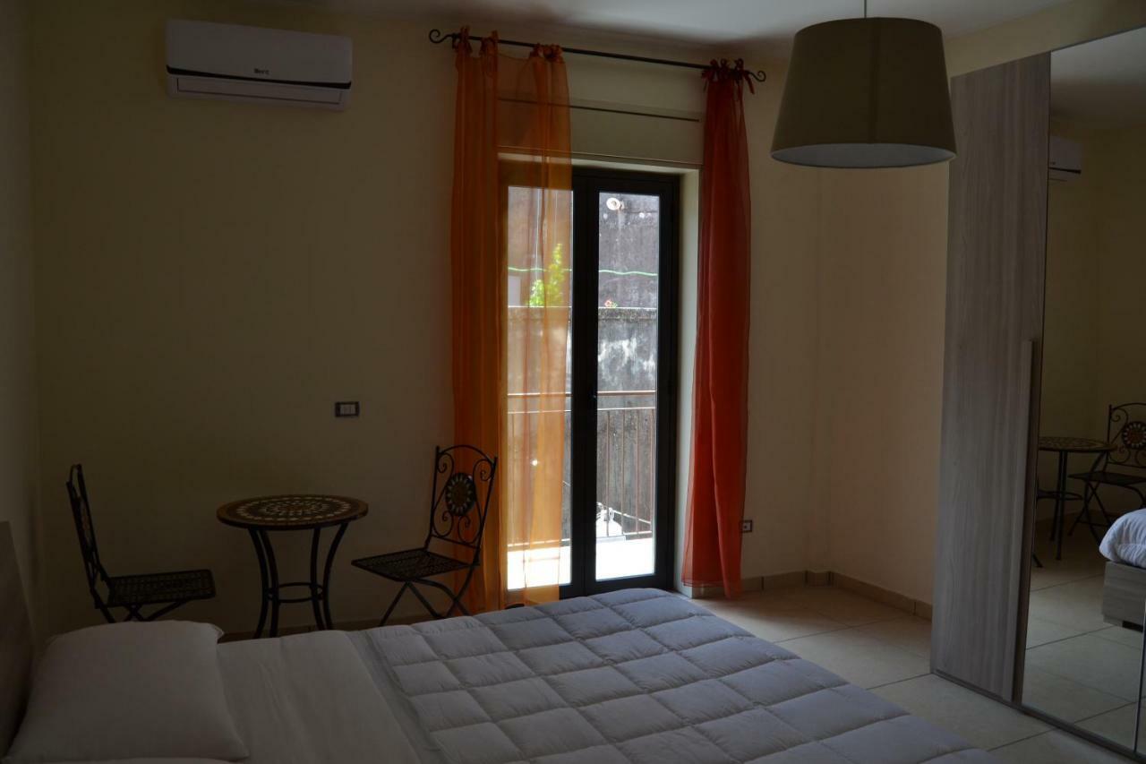 Chez Amelie & Jean-Louis Apartment Catania Exterior photo
